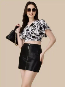 Trendy White Floral Patterned V-Neck Crop Top with Flared Sleeves