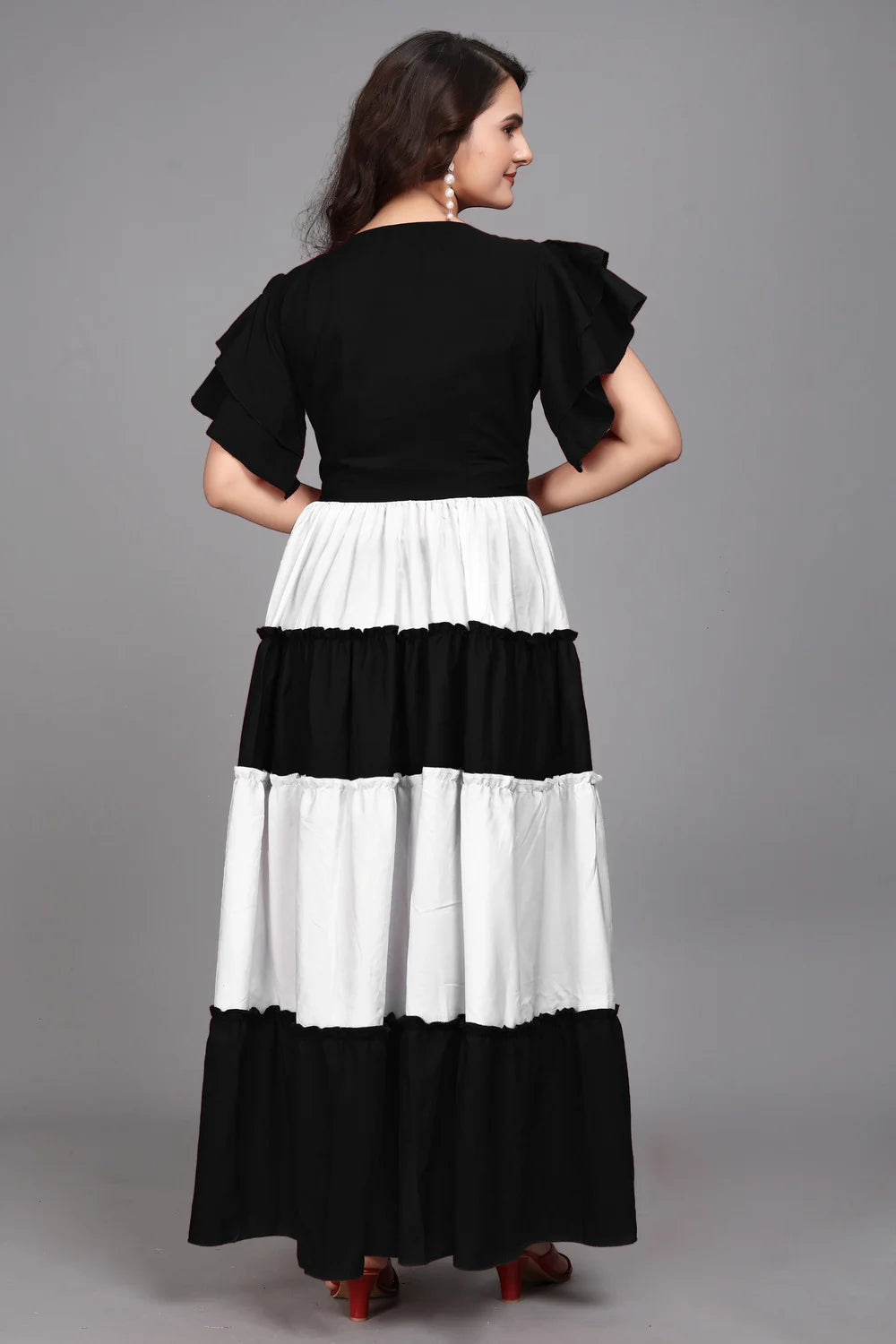 Black Colourblocks Solid Flared Maxi Dress for Casual & Party Wear - Image 3