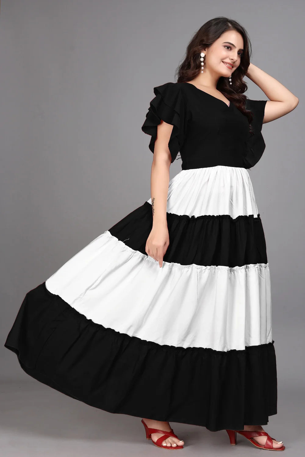 Black Colourblocks Solid Flared Maxi Dress for Casual & Party Wear - Image 4
