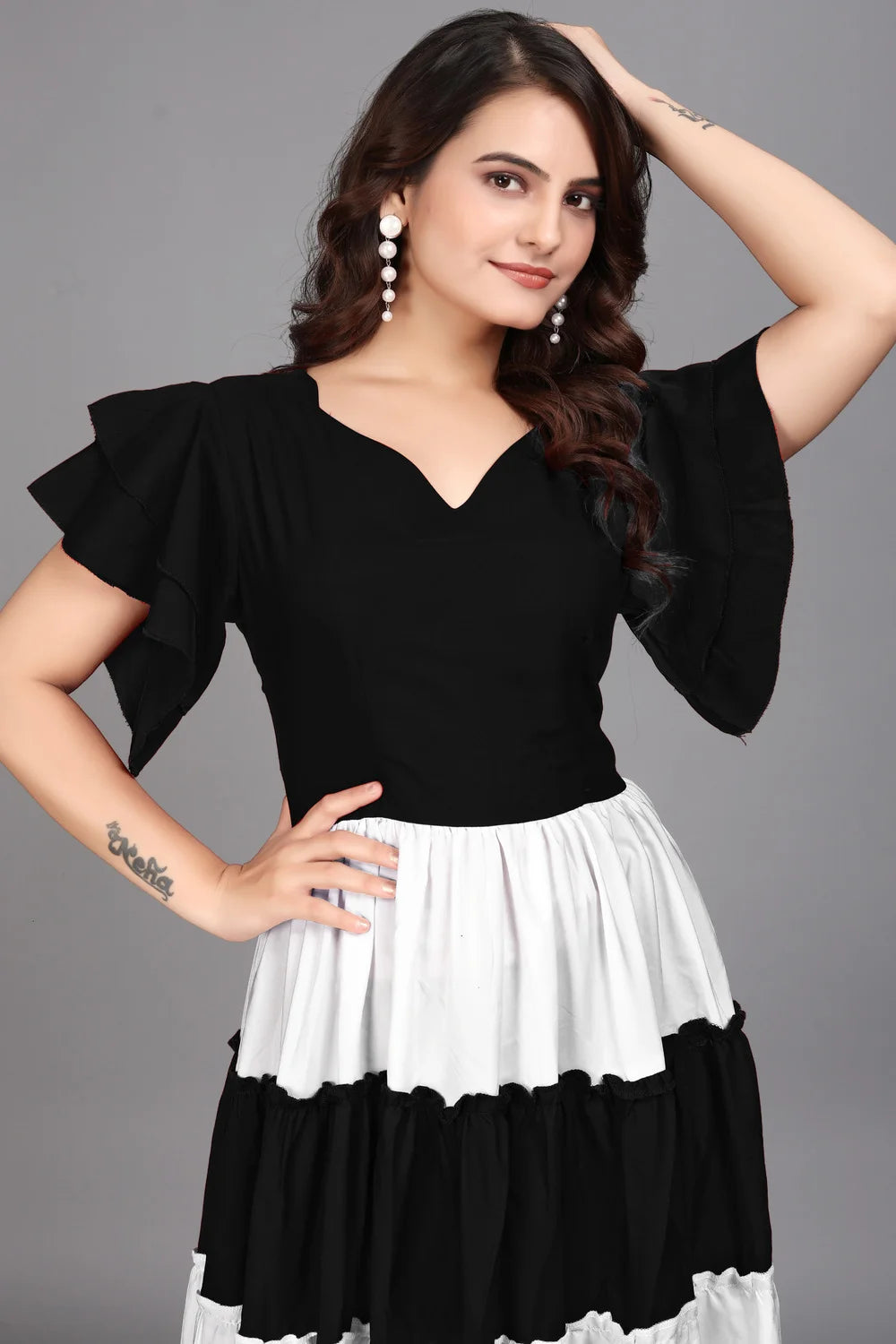 Black Colourblocks Solid Flared Maxi Dress for Casual & Party Wear - Image 7